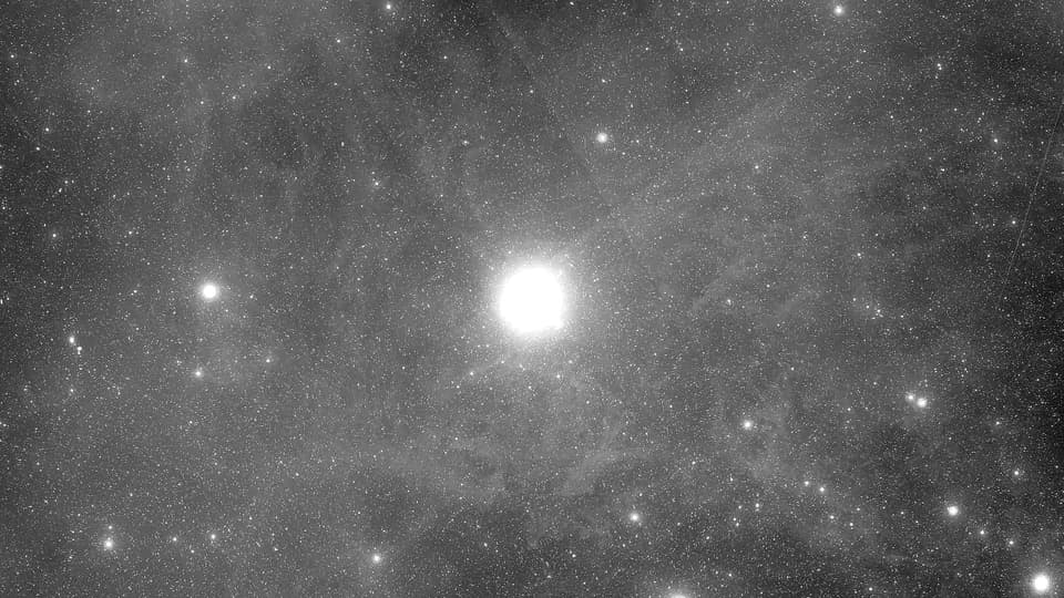 Sfondo per computer: la stessa fotografia del cielo, in formato 16:9.
